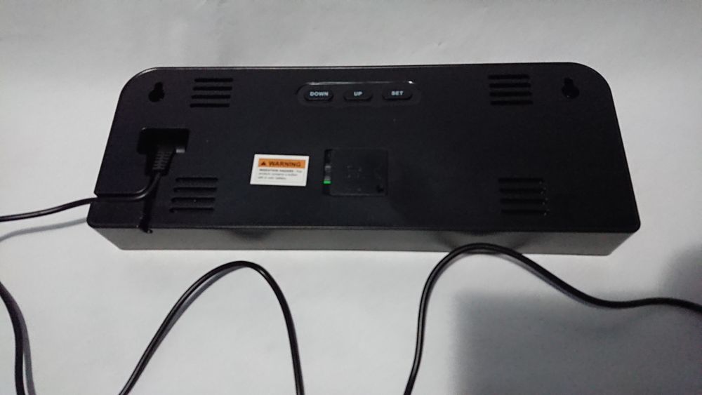 Ceas cu cifre luminate permanent