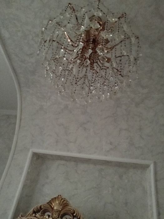 Продам люстрю красивую.