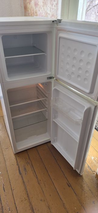 Продам Холодильник б/у фирмы "Midea"