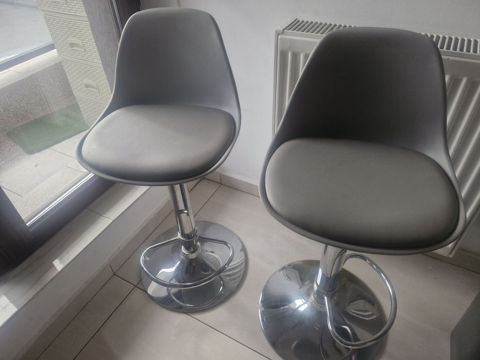 Vând scaune bar stare foarte buna