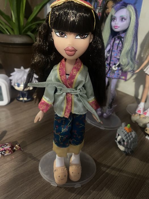 Кукла Bratz с полным комплектом