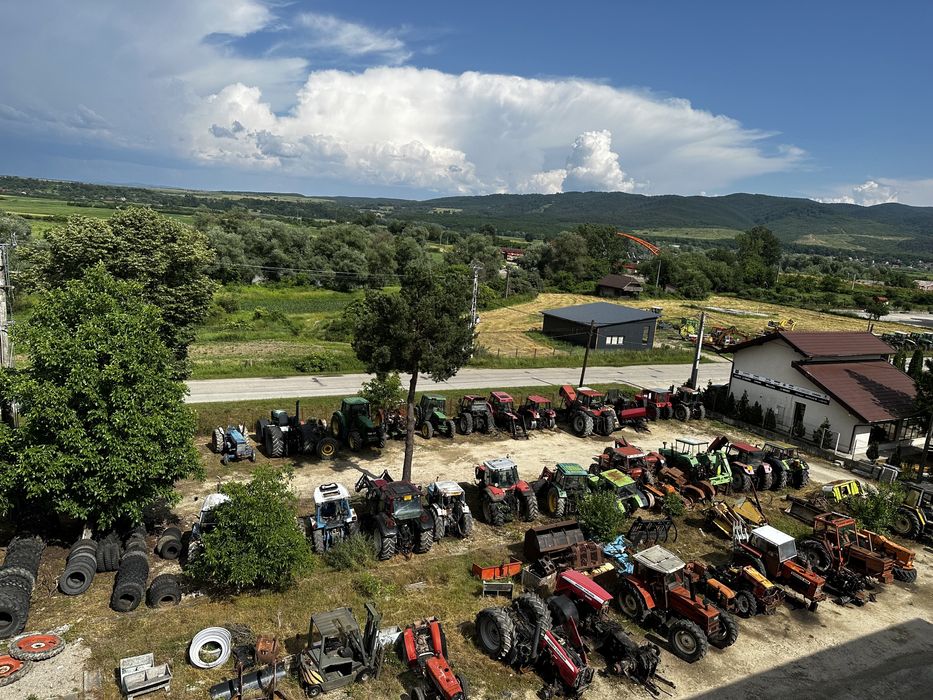 Dezmembrari Tractoare Case Fendt JohnDeere NewHolland/Piese tractoare