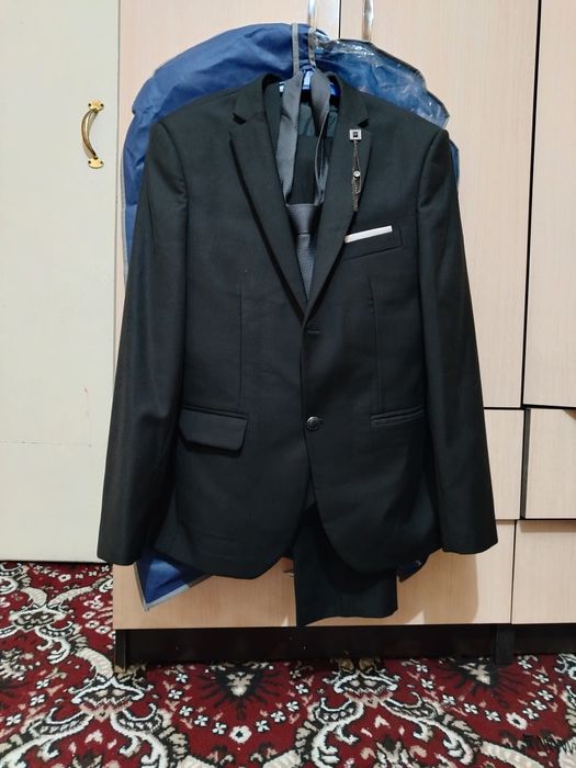 Kastyum shim  sotiladi bir iki marta kiyilgan kuyov kastyum arzon