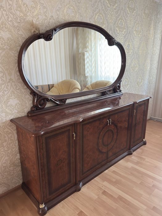 Комод с зеркалом