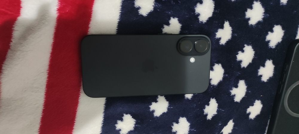Vând iPhone 16 in stare foarte buna
