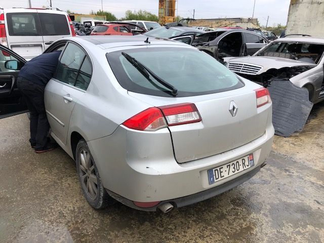 Dezmembrez Renault Laguna 3 an 2008 2.0 150cp Xenon