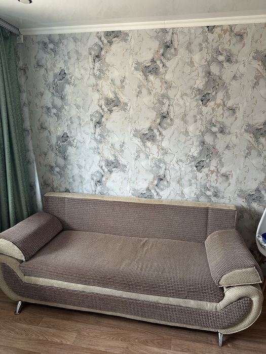 Продам диван в хорошем состоянии.