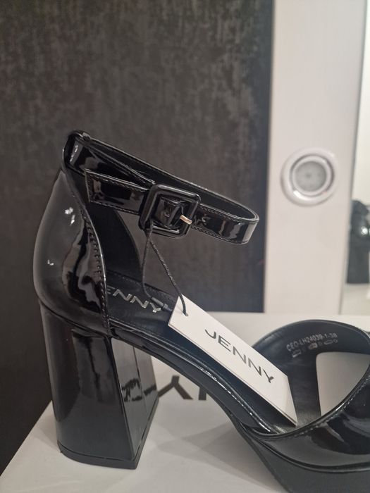 Обувки на дебел, висок ток 38ми номер