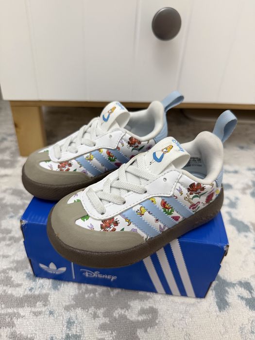 Продам красивые Adidas disney 23,5р