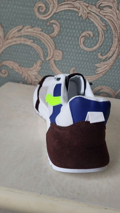 Продам кроссовки