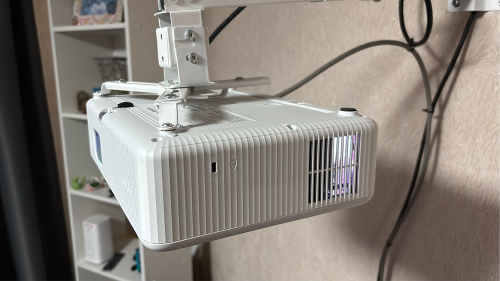 Продам проектор Epson CO-FH01