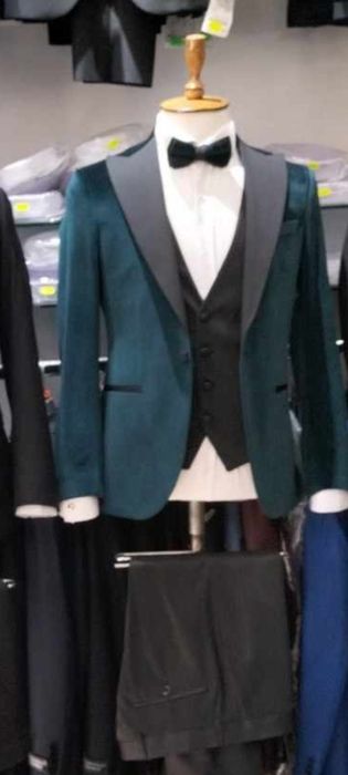 Costum mire catifea verde