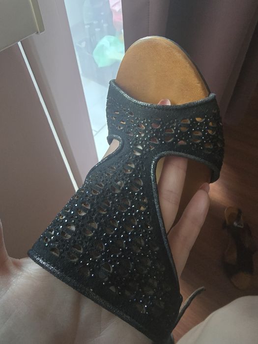 Дамски обувки на висок ток