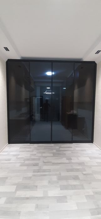 Душкабина , перегородки, стеклянные двери.