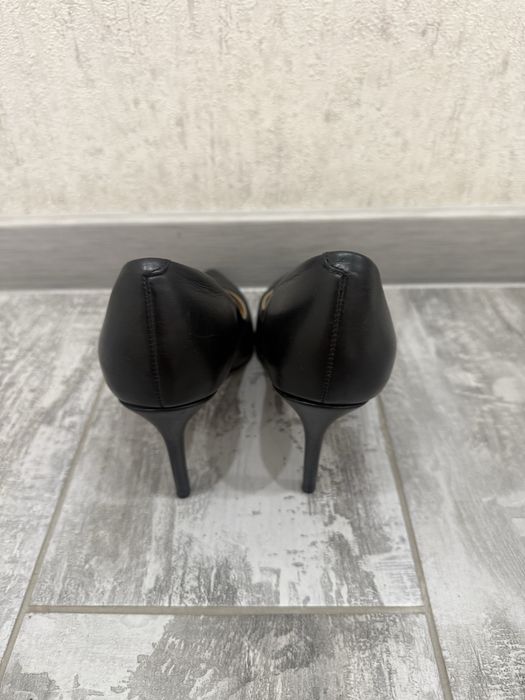 Продам черные туфли