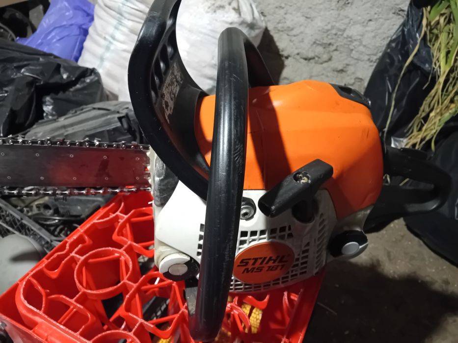 Vând drujba stihl 181