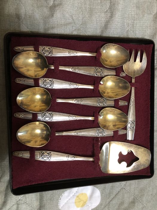 Продаются посеребренные вилки.