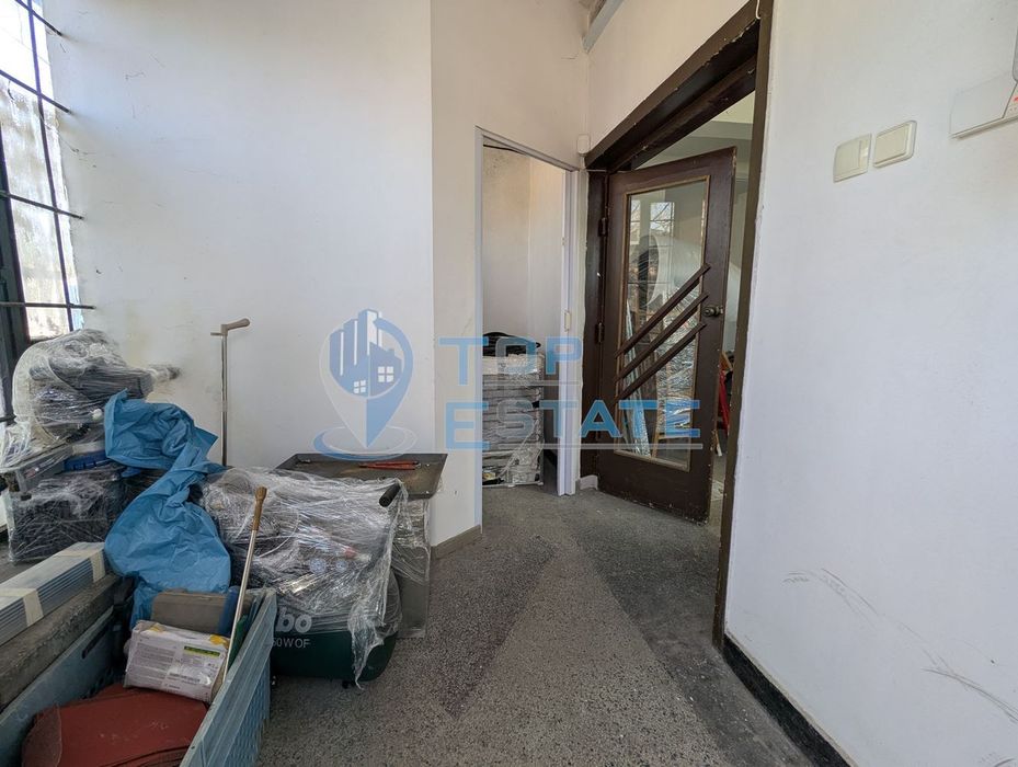 Промишлено помешение на центъра на село Първомайци, област Велико Тър