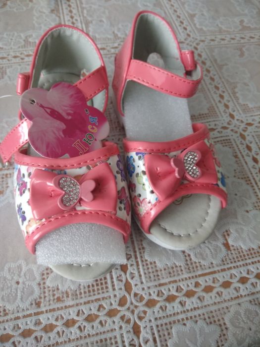 Продам детскую обувь