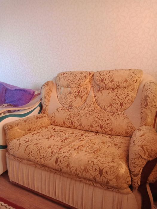 Продаётся уголок