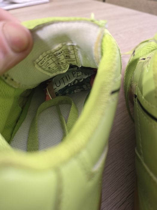 Adidasi barbati pentru fotbal in sala