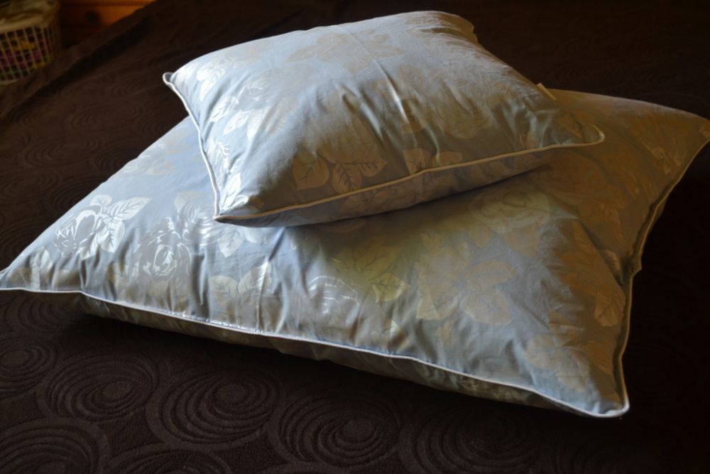 Seturi de cate 2 perne NOI- 2,05 kg puf gasca/set- fermitate ridicata