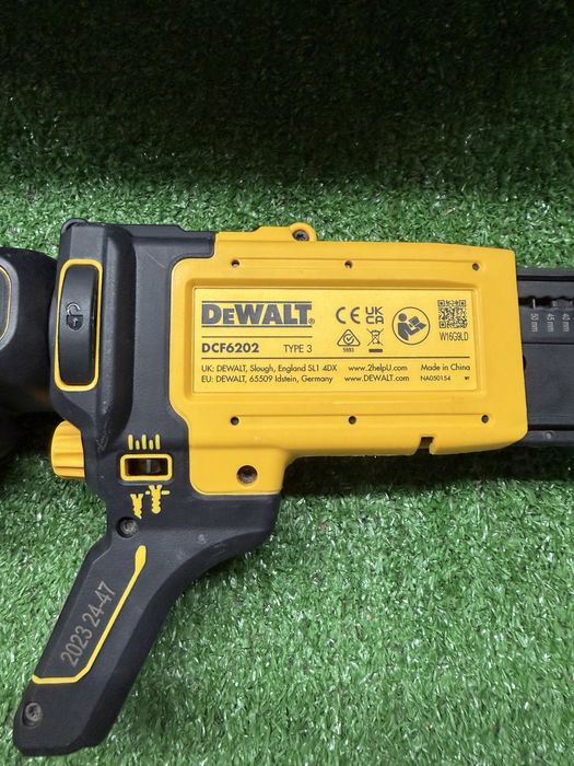 Винтоверт за гипсокартон  Dewalt DCF620 с две батерии и зарядно