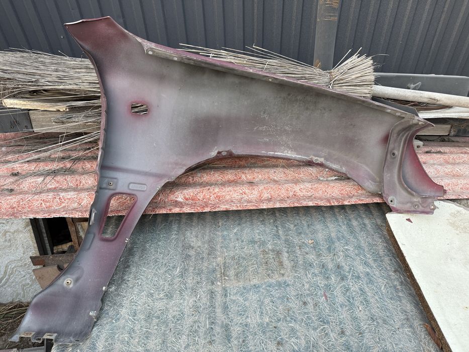 Переднее Левое крыло рав 4 1996 года