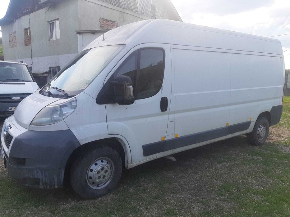 Peugeot Boxer. Ford tranzit