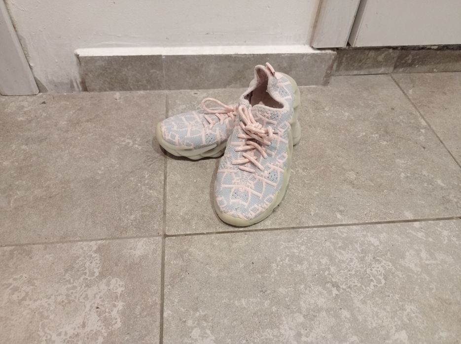 Момичешки обувки