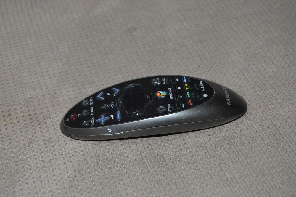 Telecomandă Smart Samsung Originală RMCTPH1AP1 (BN59-01181B) cu Control Vocal și Touchpad – Stare Excelentă