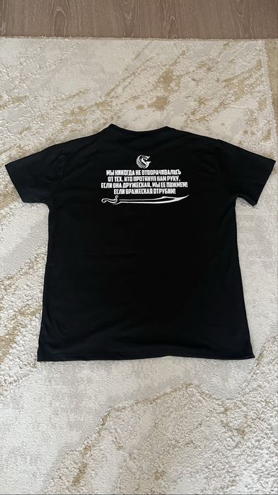 Футболка с цитатой.