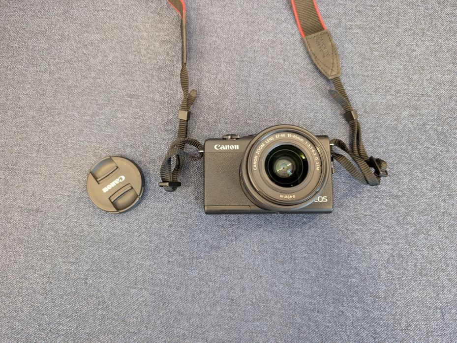 Фотоапарат Canon EOS M200