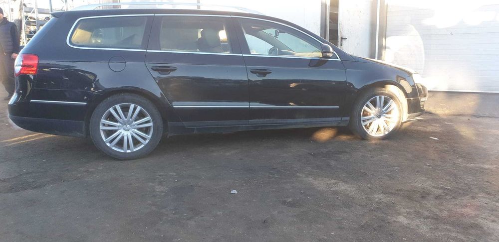 Dezmembrez Volkswagen Passat B6 2.0 Tdi an 2008 cod motor BMR