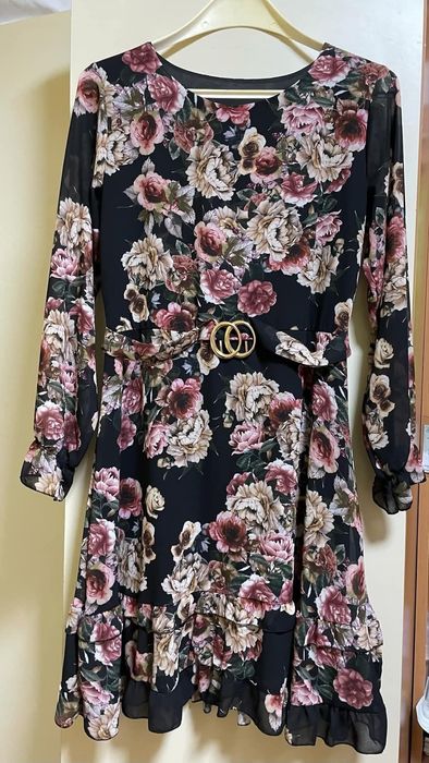 Продавам роклята от снимката