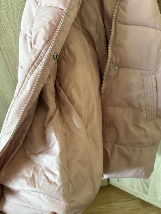 Продам осеннюю куртку на девочку