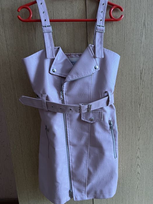 Кожаный розовый сарафан