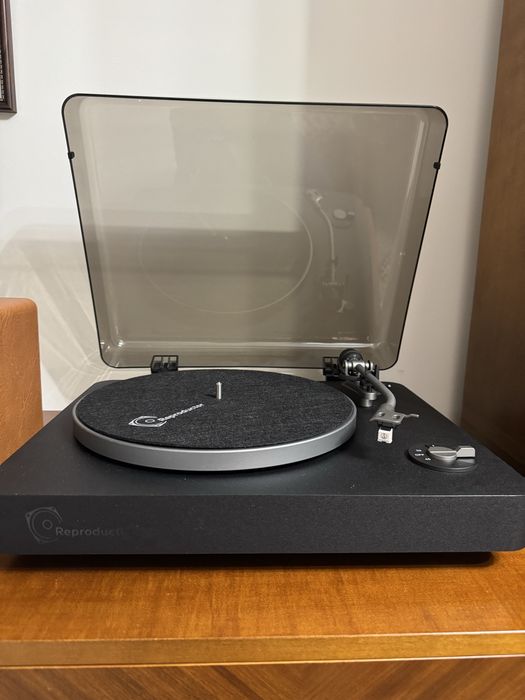 Проигрыватель виниловых пластинок