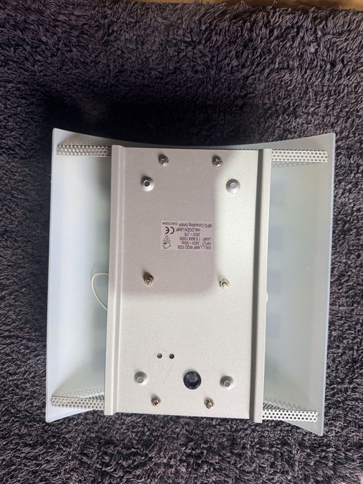 Aplica lumina excelenta