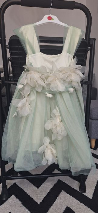 Rochie de ocazie potrivita pentru 6 ani