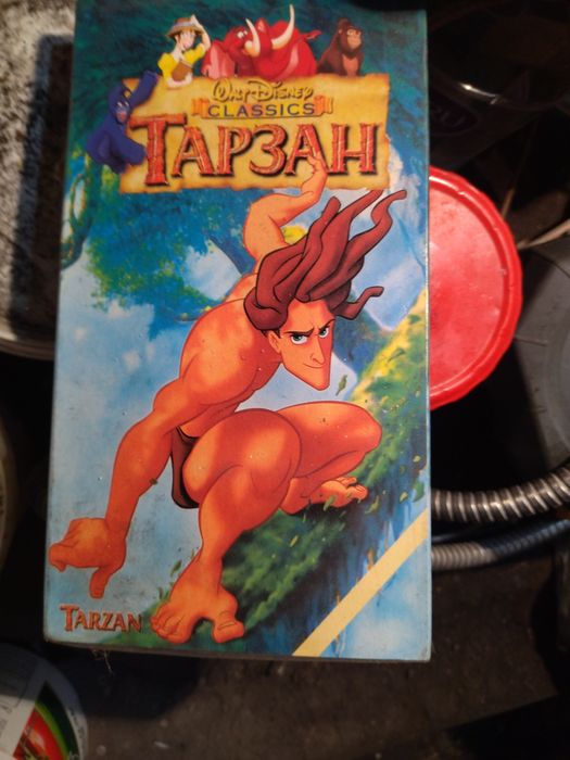 Видео магнитофон и кассеты много продам