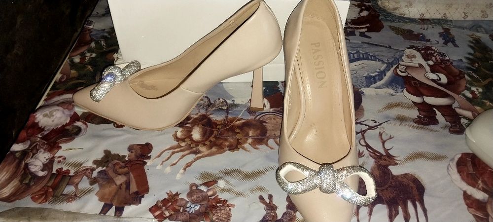 Женская обувь модная