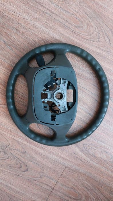 Продам руль от камри 35