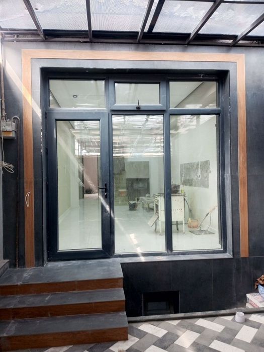 Продаётся дом в центре города на Шота Руставели , Ул Конституции.