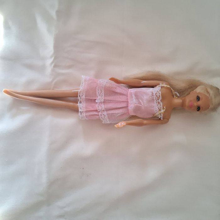 Продавам кукли  Барби.