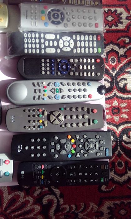 дистанционни за тв и DVR