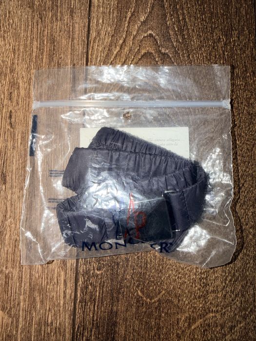 Оригинален MONCLER бебешки зимен космонавт 9м/12 м. с пух,качулка ,ботушки и колан