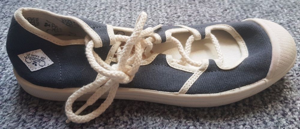 Tenisi bleumarin fete marimea 37, noi, cu siret, cu eticheta