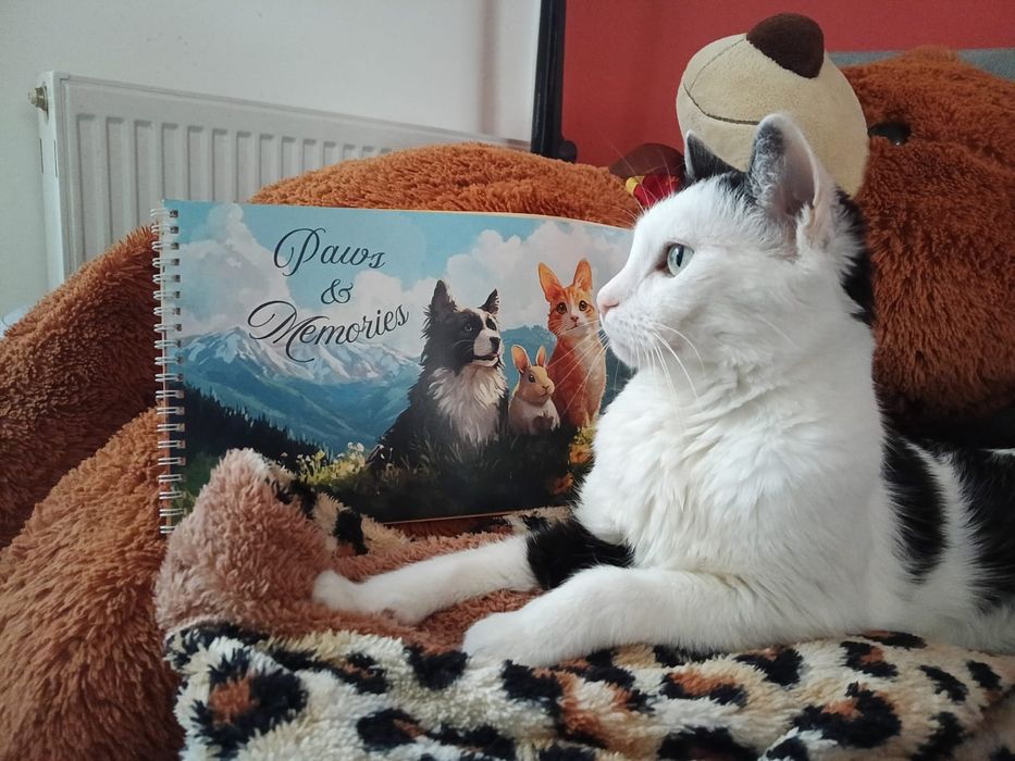 Album animalute "Paws and Memories"