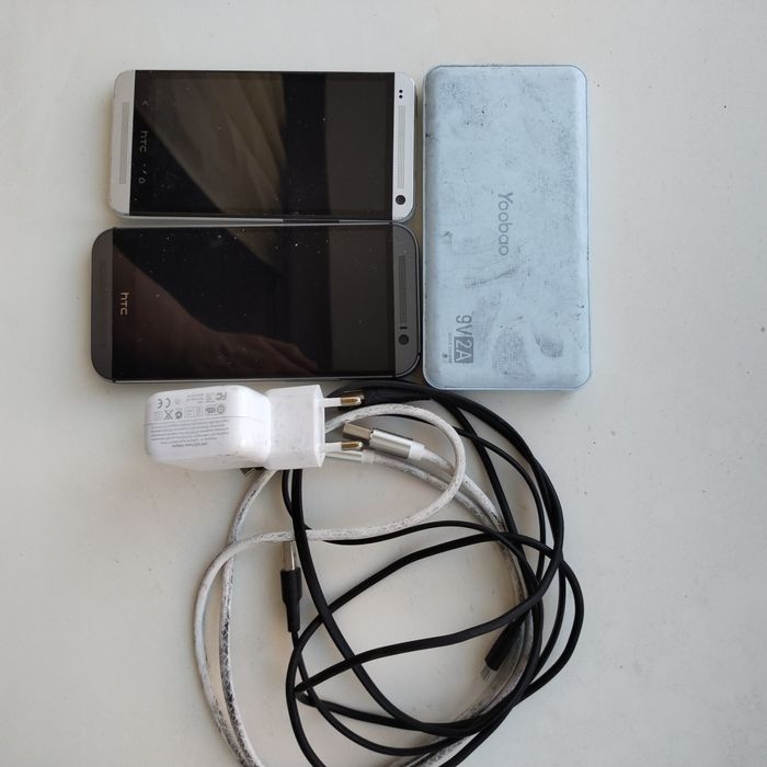 Телефон htc,повербанк.